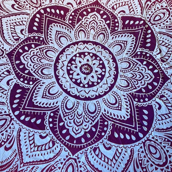 Lotus Shaped Tapestry - Picture 3 of 6